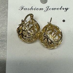 Elegant Gold Hoop Earrings